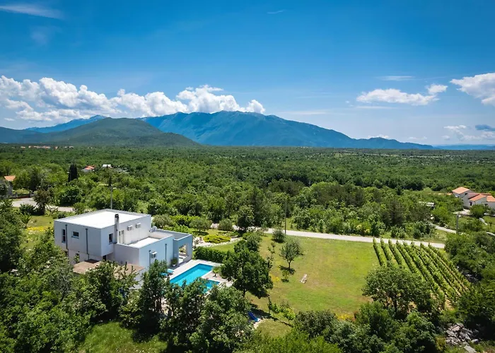 Private Luxury Holiday Home With Pool -Lola -