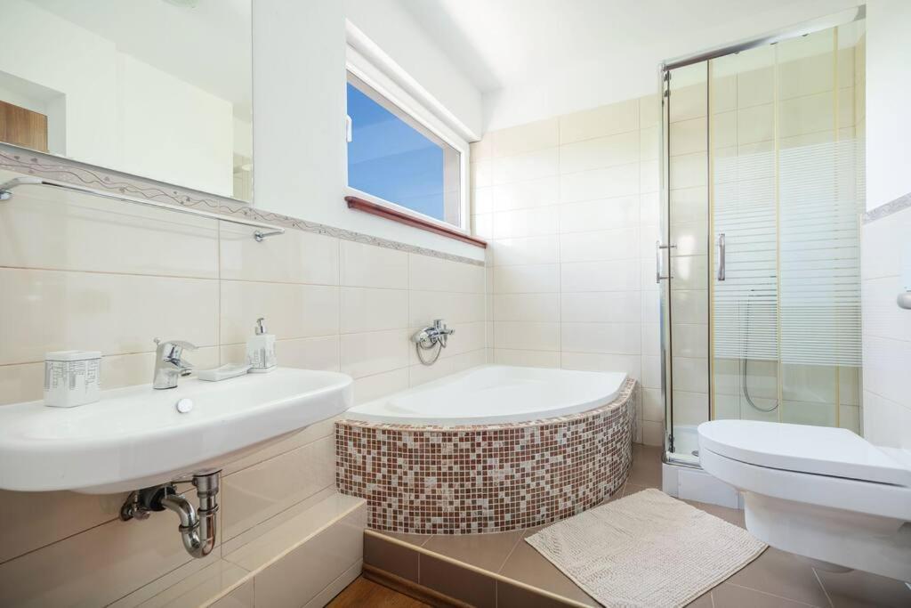 Private Luxury With Pool -lola - Vilă *