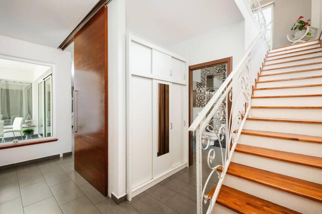 Private Luxury With Pool -lola - Vilă *