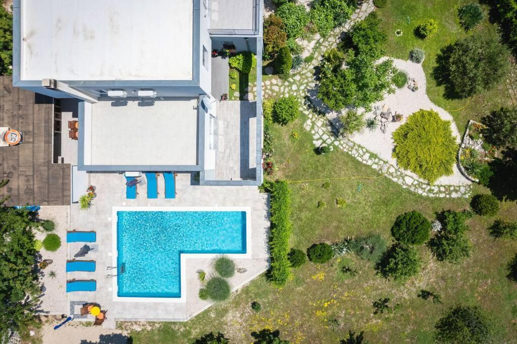 Private Luxury With Pool -lola - Vilă